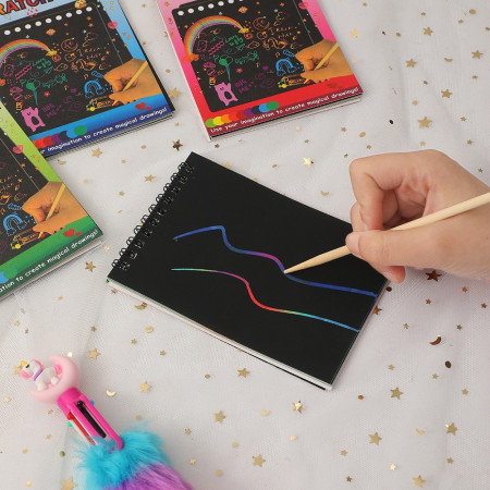 Caiet cu fise razuibile Cyrax, DIY Magic Scratch, 12 File, Curcubeu, Creion din Lemn, Cartonase negre, 14 x 10 cm, albastru
